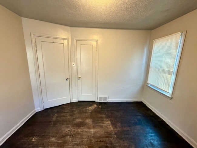 Building Photo - 3 Bedroom 1 1/2 Welcome Section 8