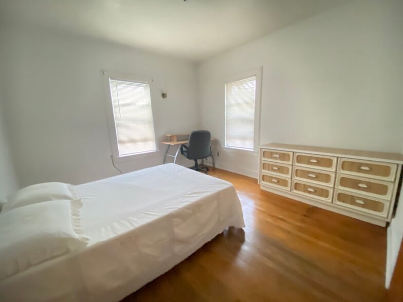 Primary Photo - 171 W End Ave