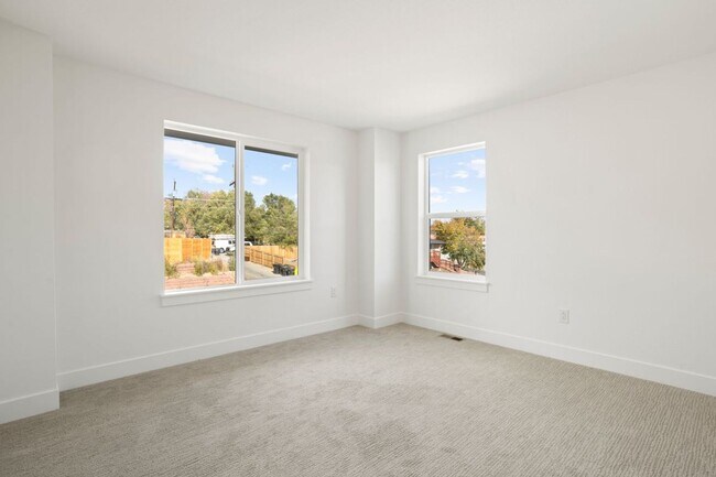 Building Photo - Modern New Construction Duplex in Desirabl...