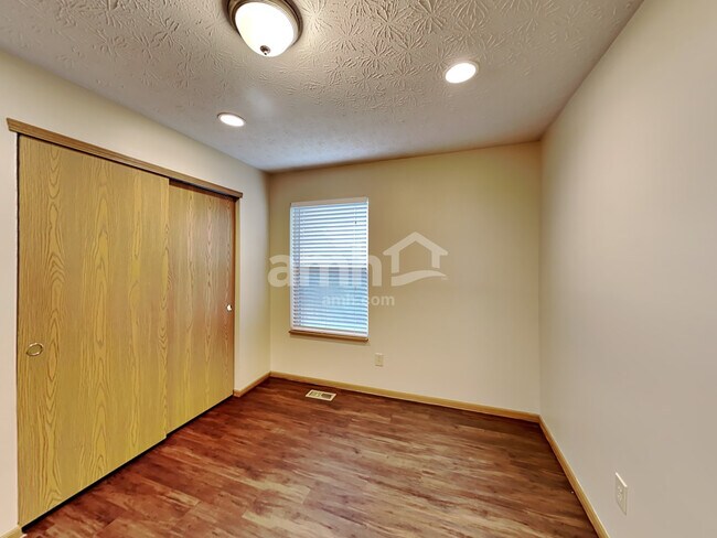 Building Photo - 1350 Randan Drive