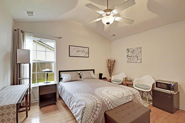 Building Photo - 2525 Wayne Scott Court FOR RENT!