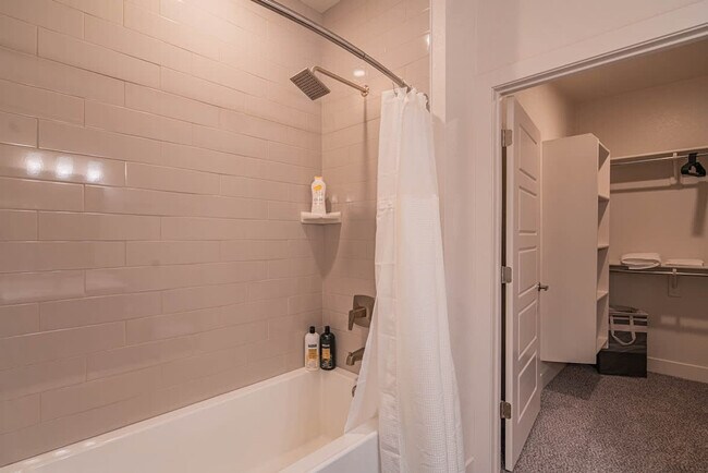 Building Photo - 15501 N Dial Blvd