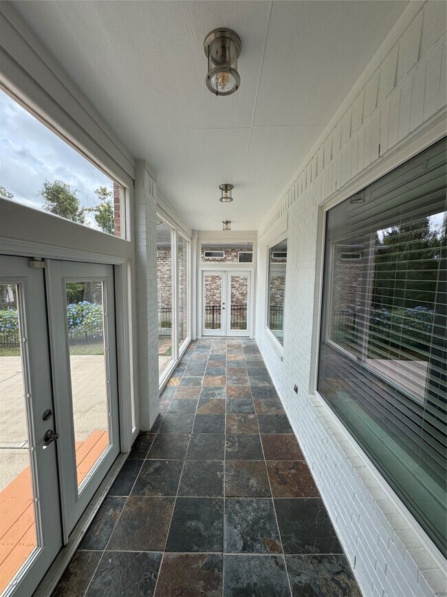 Building Photo - 107 Island Blvd