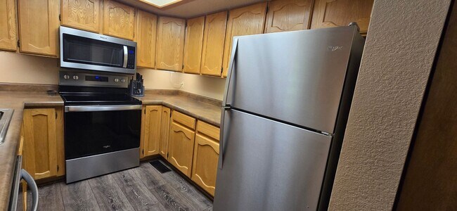 Building Photo - 2831 N Walnut Hills Dr