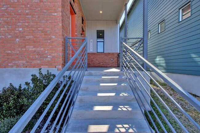 Building Photo - 6133 Seville Dr