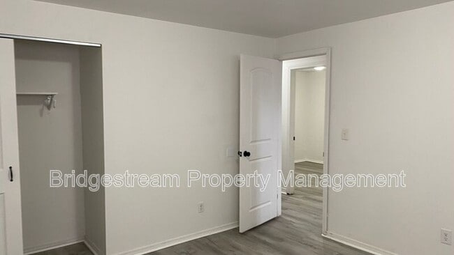 Building Photo - 6116 Rosebury Dr