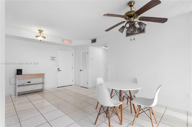 Building Photo - 9440 W Bay Harbor Dr
