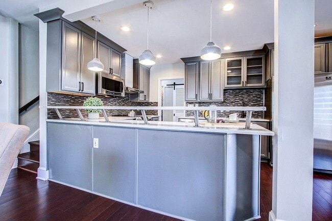 Building Photo - Gorgeous 5 BED + 3.5 Ba in Main House, 1 + 1 in BSMT, 1 + 1 above garage  in the Heart of Downtow...