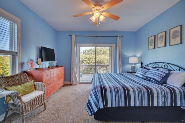 Building Photo - North Topsail Beach 5 Bedroom 4.5 Bathroom...