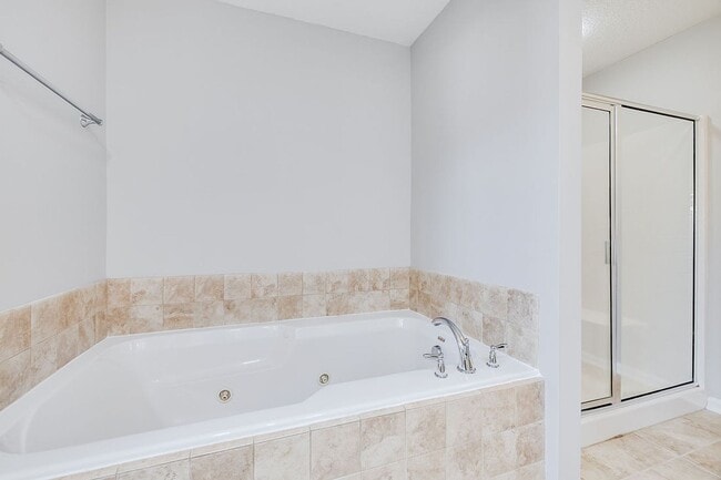 Building Photo - Spacious 4BR Townhome with Elevator in the Heart of Pooler