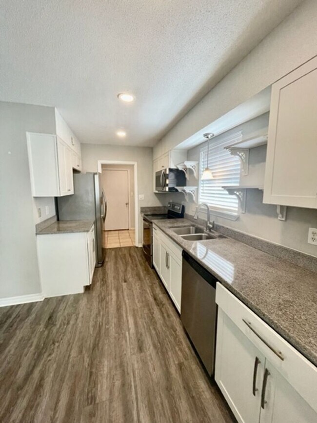 Building Photo - Nice 3 Bedroom Home For Rent!