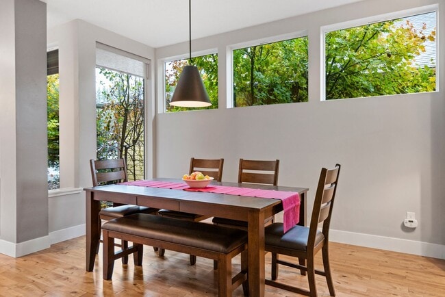 Building Photo - For Rent: Furnished Executive Home in Bend, OR – Prime Location!