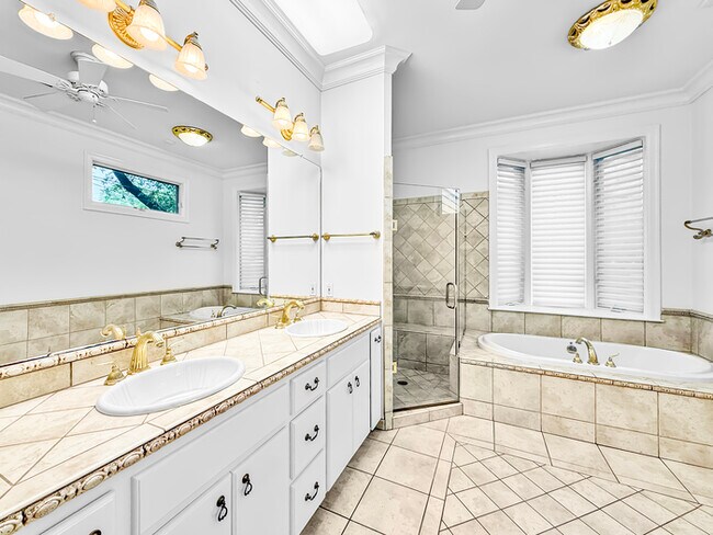 Building Photo - Charming 4 beds 4 baths in Austin!