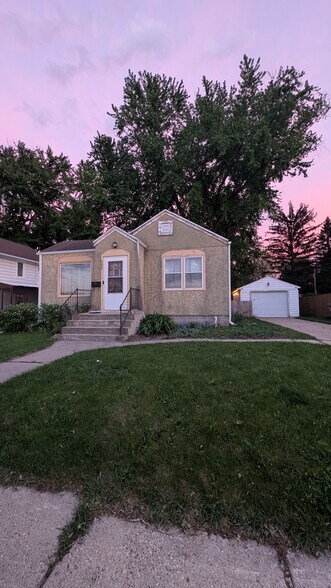 Building Photo - 305 Pierce Ave