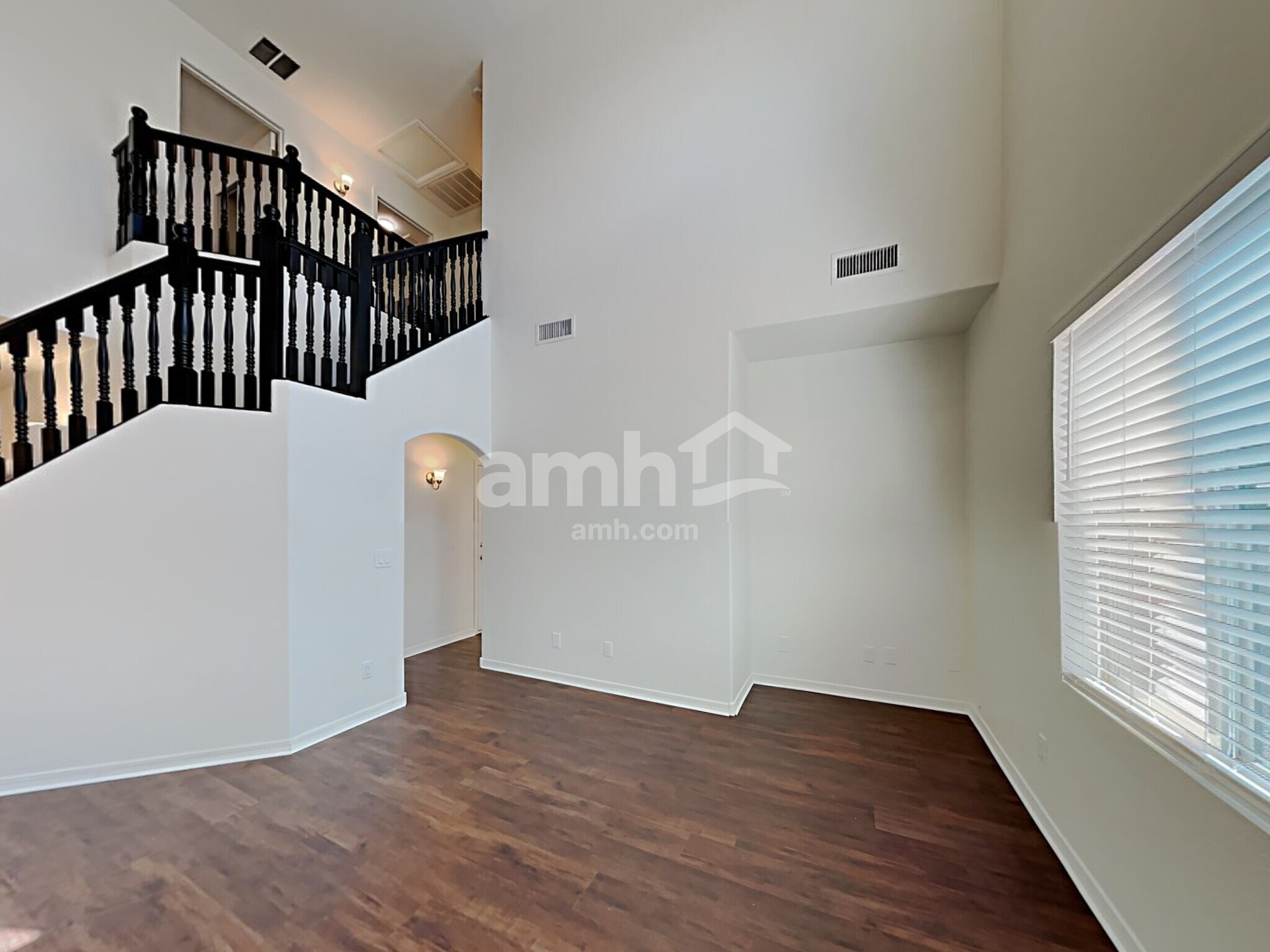 Building Photo - 138 E Calle Del Rondador