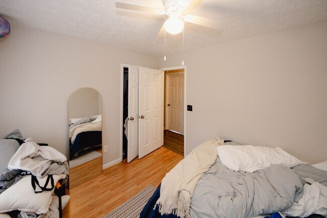 Building Photo - 1424 Shadowbrook Dr