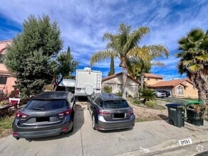 Building Photo - 2 bedroom Temecula home with a big backyar...