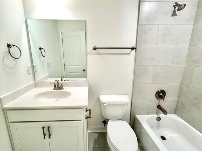 Building Photo - HughettaStN70