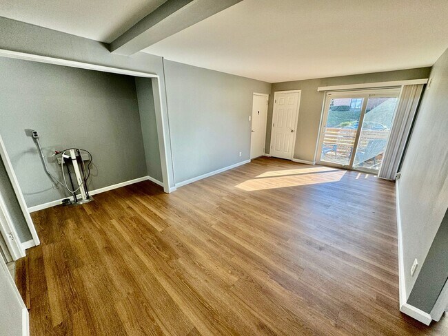 Building Photo - Heartwoods Manor