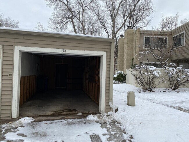 Building Photo - "Charming 2-Bed Townhouse Retreat in Denver – Spacious 1,240 Sq Ft with 1.5 Baths!"