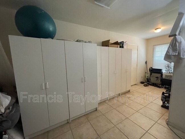 Building Photo - 2422 Teaberry Glen