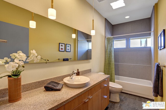 Building Photo - 1536 E Baristo Rd