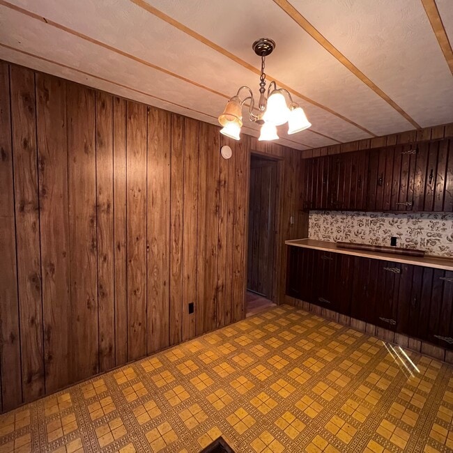 Building Photo - 282 Pete Martin Dr