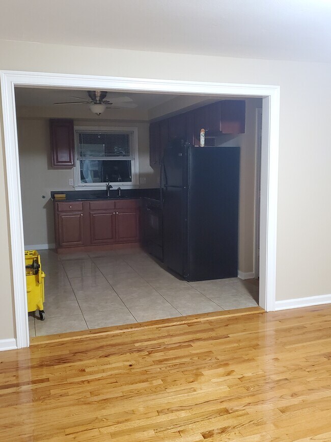 Building Photo - 28 Sampson St