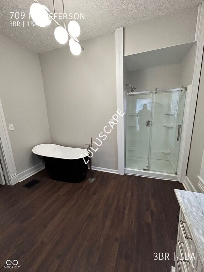 Building Photo - 709 N. Jefferson-