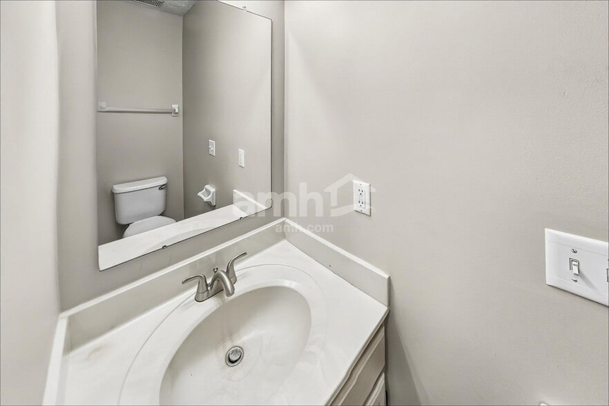 Building Photo - 492 Candleglow Rd