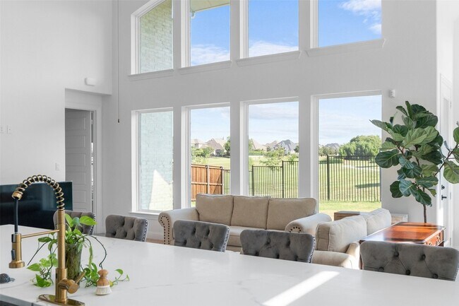Building Photo - 2820 Shadybrook Dr