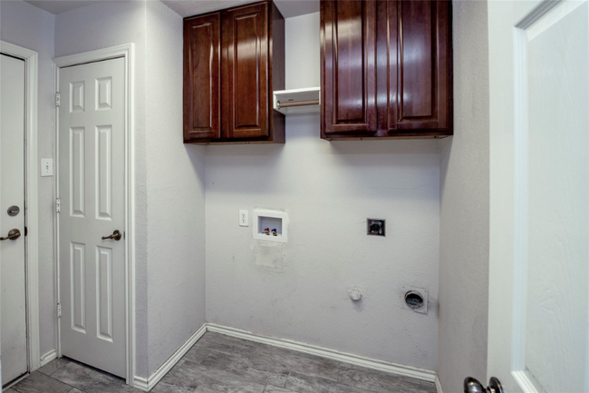 Building Photo - 2551 Windgate Dr