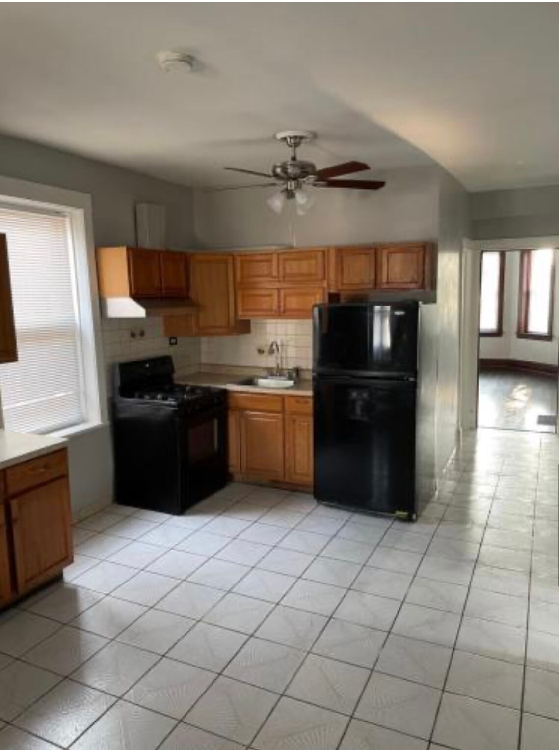 Kitchen - 1721 N Harding Ave