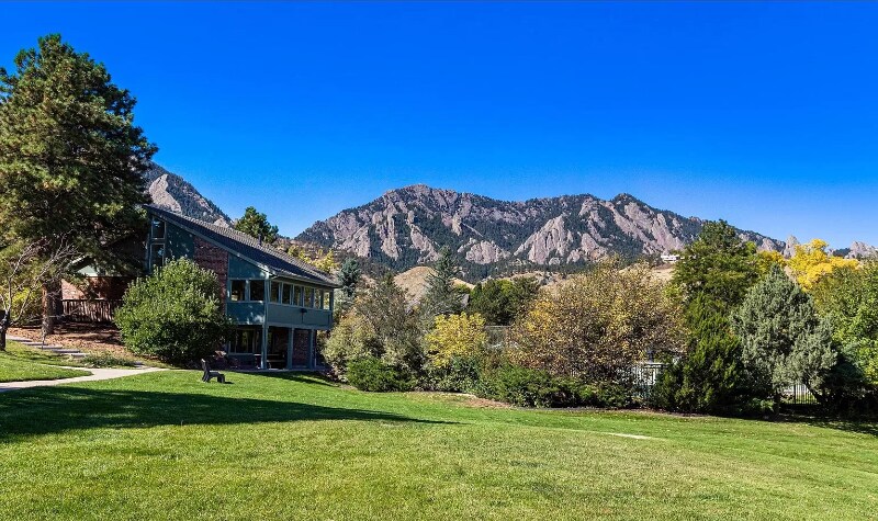 Building Photo - 82 Benthaven Pl