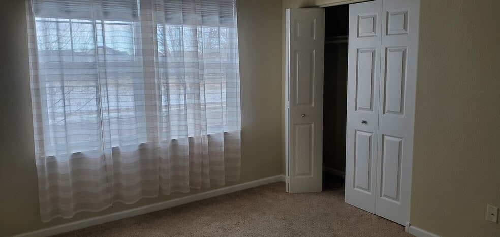 2nd view of hall BR. 3/4 bath directly across hall. - 2214 Owens Ave