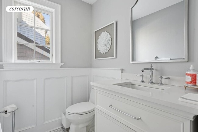 Building Photo - 3368 Noyack Rd