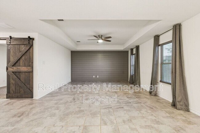 Building Photo - 2617 Warren Ln