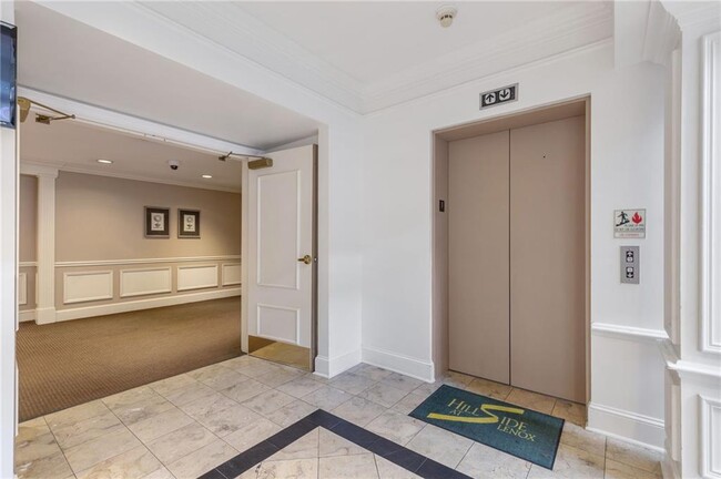 Building Photo - 3275 Lenox Rd NE