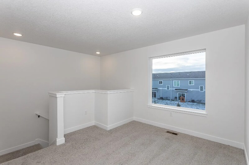 Building Photo - 220 Nw Waverly Dr