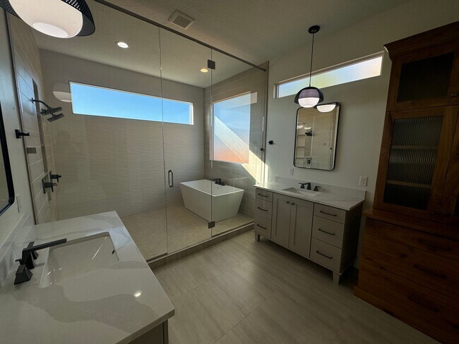 Building Photo - Home in Anasazi Vista neighborhood.
