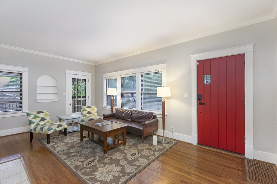 Building Photo - 3008 Blakemore Ave