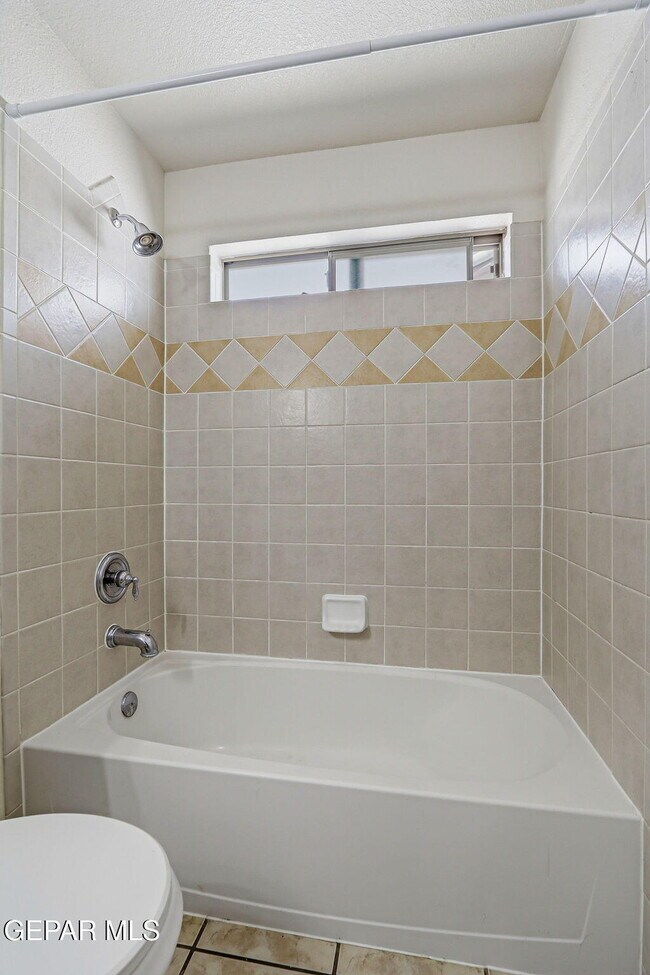 Building Photo - 3121 Tierra Paola Ln
