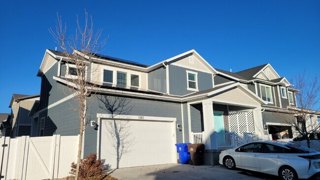 Building Photo - 3 bed 2.5 bath home for Rent. Pet Friendly!