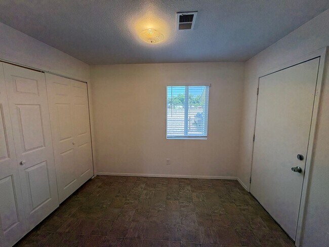 Building Photo - Fully Renovated 3 Bed 2.5 Bath Townhome w/ 1 Car Garage & Yard!