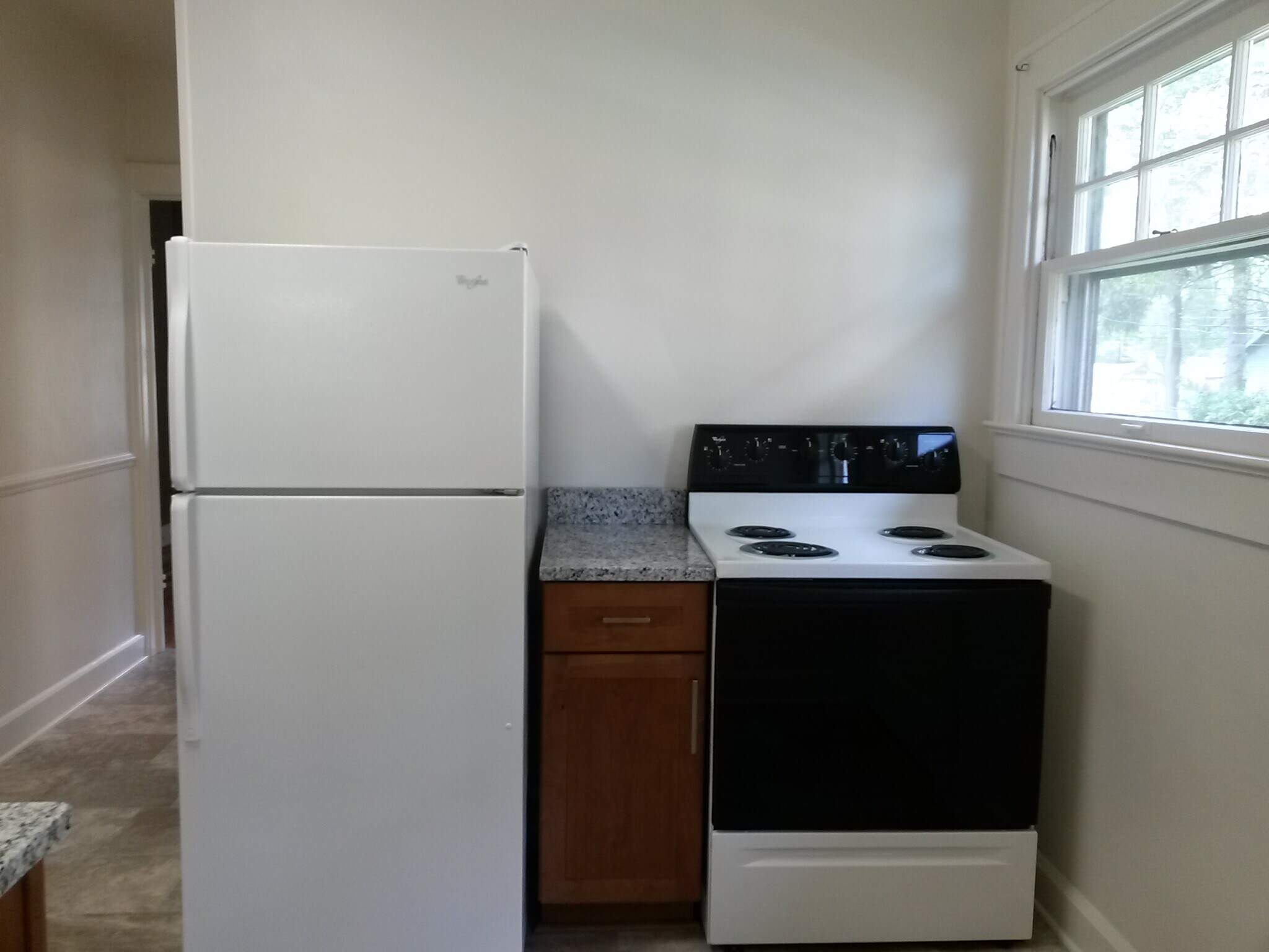 Refrigerator & stove - 6036 N College Ave