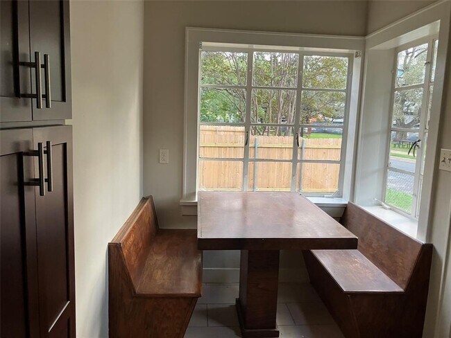 Building Photo - 1921 W 39th St