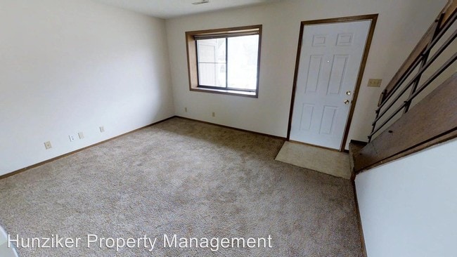 Building Photo - 211 S Sheldon Ave