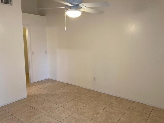 Building Photo - 88 Lakepointe Cir