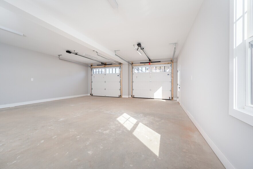 Building Photo - 122 Bentley Grove Way