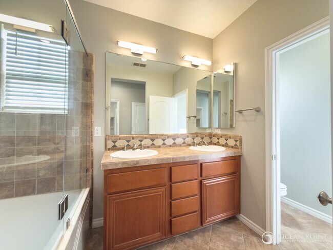 Building Photo - 3 Bedroom Condo for Rent in Ventura!